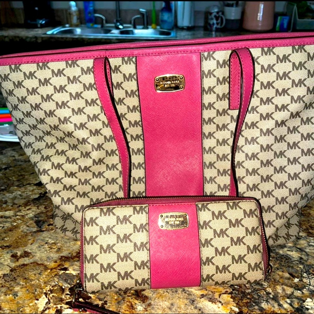 Michael Kors purse and wallet set